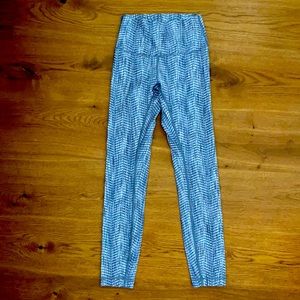 Lululemon white/grey cropped leggings. Size 6.